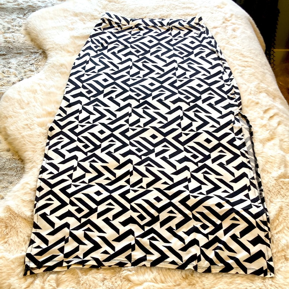Romeo & Juliet Aztec print maxi skirt. Size Medium. - Picture 4 of 11